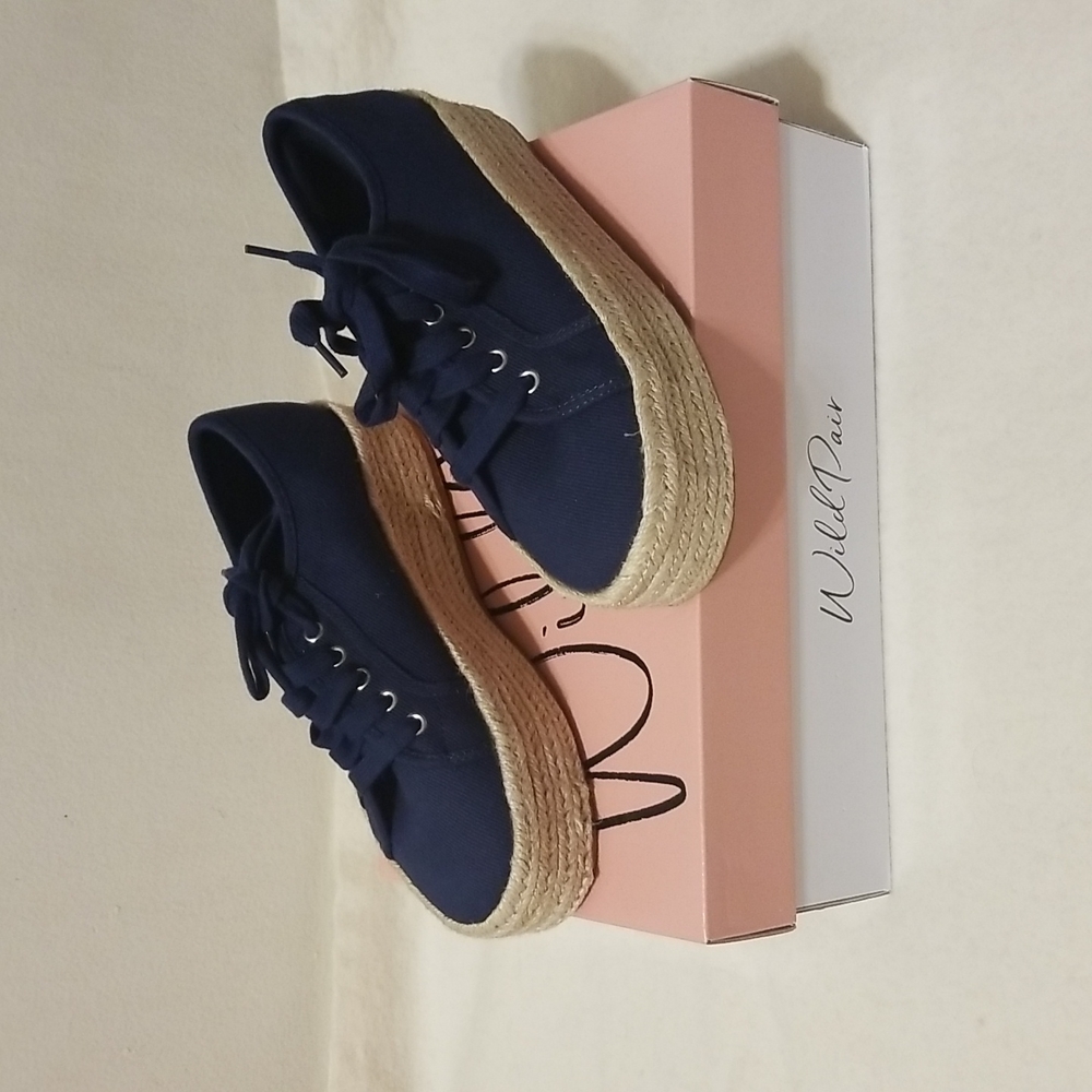 Women shoes by wild pair